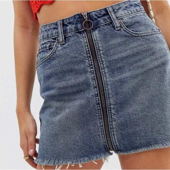 We the Free Free People Zip It Up Denim Frayed Hem Mini Skirt in Blue Size 30 - Picture 10 of 10